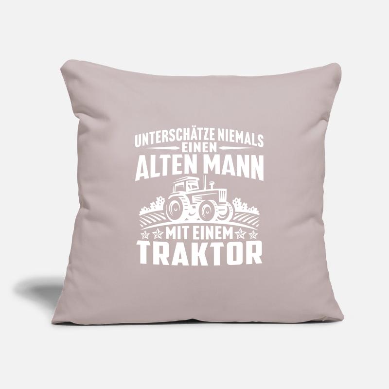 Alten mann mit einem traktor Sofakissenbezug 45 x 45 cm