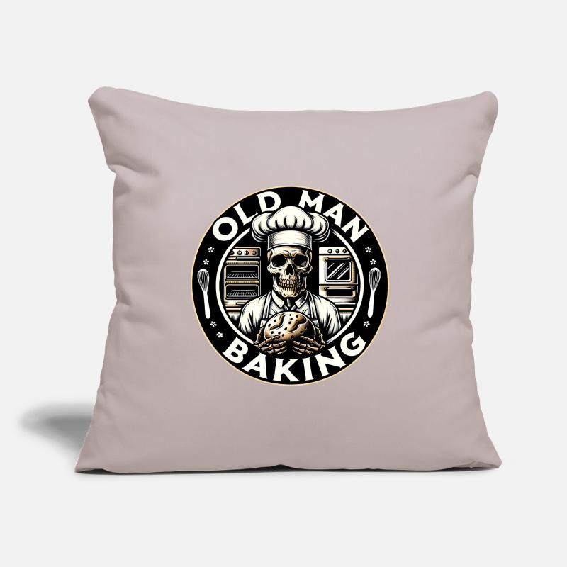 Old Man Baking Skull mit Bäckermütze mit Brot Sofakissenbezug 45 x 45 cm