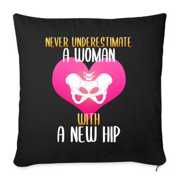 Never underestimate a woman with a new hip - Housse de coussin décorative 45 x 45 cm - noir - Devant