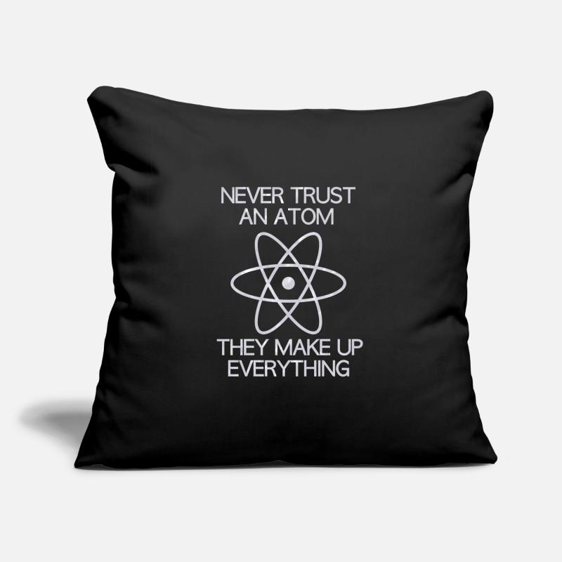 Never trust an Atom Sofakissenbezug 45 x 45 cm