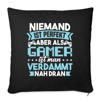 Niemand Ist Perfekt Aber Gamer Ist Gamer Nah Dran - Sofakissenbezug 45 x 45 cm - Schwarz - Vorne