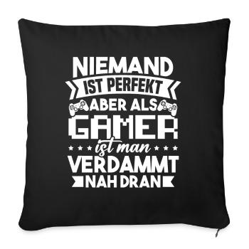 Niemand Ist Perfekt Aber Gamer Ist Gamer Nah Dran - Sofakissenbezug 45 x 45 cm - Schwarz - Vorne