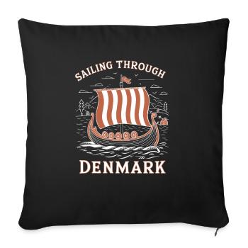 Wikingerschiff Sailing Through Denmark - Sofakissenbezug 45 x 45 cm - Schwarz - Vorne