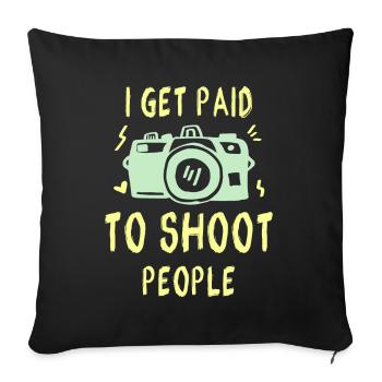 Photographer shoots people - Sofa pillowcase 17,3'' x 17,3'' (45 x 45 cm) - black - Front
