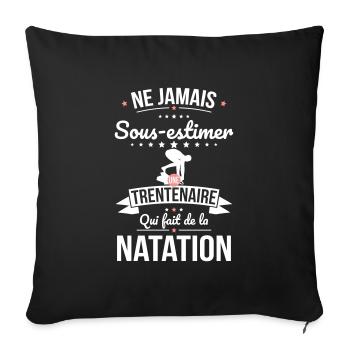 Sous-estimer trentenaire qui fait de la natation - Housse de coussin décorative 45 x 45 cm - noir - Devant