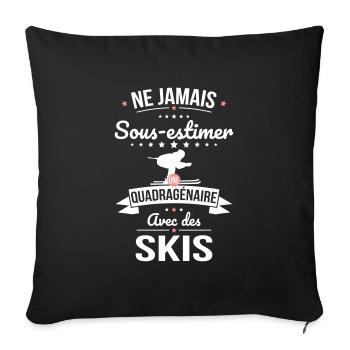 Sous-estimer une quadragénaire avec des skis - Housse de coussin décorative 45 x 45 cm - noir - Devant