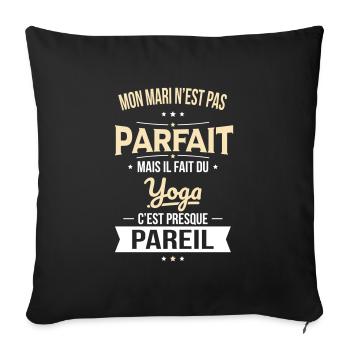 Mon mari n'est pas parfait mais il fait du yoga - Housse de coussin décorative 45 x 45 cm - noir - Devant