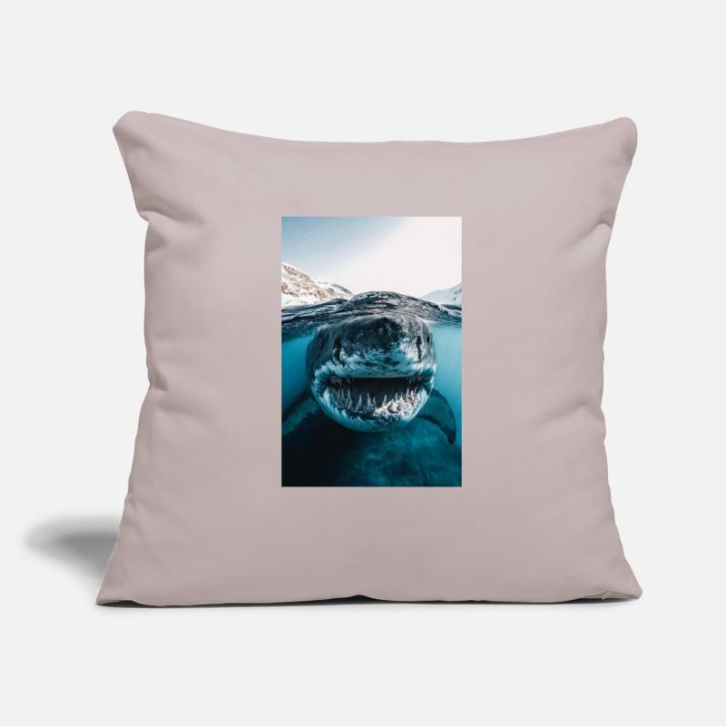 Rencontre rapprochée avec un méga requin Housse de coussin décorative 45 x 45 cm