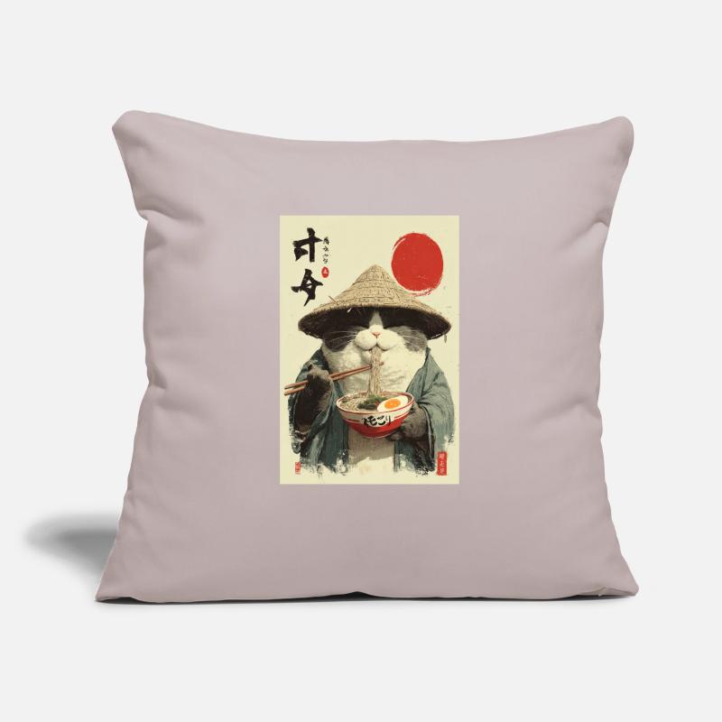 Chat samouraï mangeant des ramen Housse de coussin décorative 45 x 45 cm