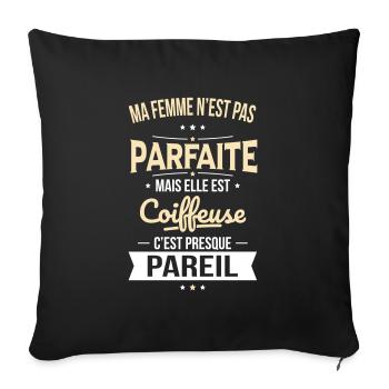 Ma femme pas parfaite mais elle est coiffeuse - Housse de coussin décorative 45 x 45 cm - noir - Devant
