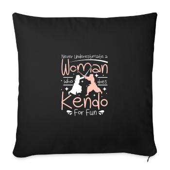 Ne sous-estimez jamais une femme qui fait du kendo pour le plaisir - Housse de coussin décorative 45 x 45 cm - noir - Devant