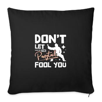 Fille de Tai Chi, ne laisse pas la queue de cheval te tromper - Housse de coussin décorative 45 x 45 cm - noir - Devant