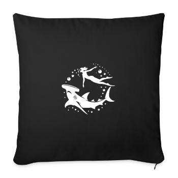 Requin-marteau et plongeur se relaxant sous l’eau - Housse de coussin décorative 45 x 45 cm - noir - Devant