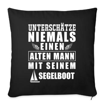 Alter Mann mit Segelboot - Sofakissenbezug 45 x 45 cm - Schwarz - Vorne