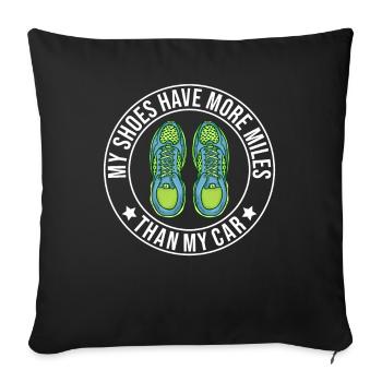 Laufen Schuhe haben mehr Meilen als mein Auto - Sofakissenbezug 45 x 45 cm - Schwarz - Vorne