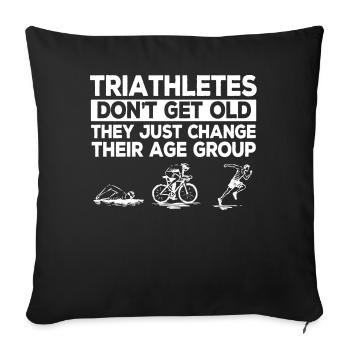 Les triathlètes ne changeront pas de groupe de vieillesse - Housse de coussin décorative 45 x 45 cm - noir - Devant