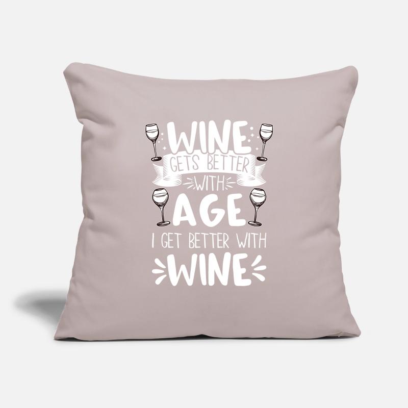 Wine Gets Better With Age Wein Trinkspruch Sofakissenbezug 45 x 45 cm