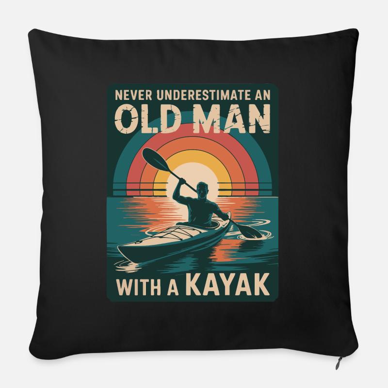 Never Underestimate an Old Man with a Kayak - Sofakissenbezug 45 x 45 cm - Schwarz