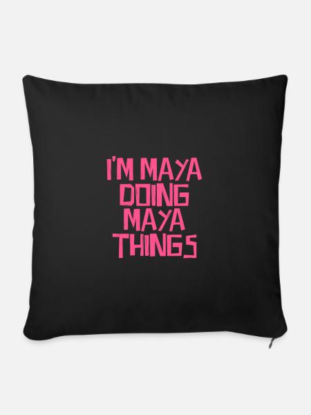 I'm Maya doing Maya things - Sofakissenbezug 45 x 45 cm - Schwarz