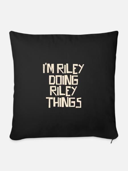 I'm Riley doing Riley things - Sofakissenbezug 45 x 45 cm - Schwarz