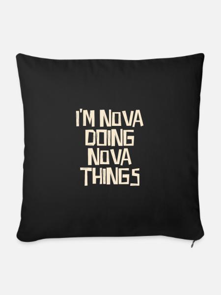 I'm Nova doing Nova things - Sofakissenbezug 45 x 45 cm - Schwarz
