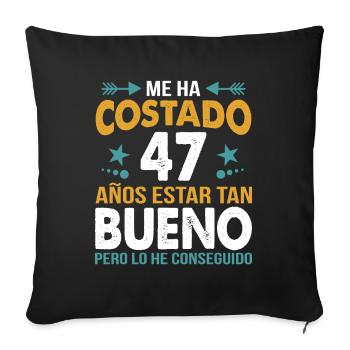ME HA COSTADO 47 ANOS ESTAR TAN BUENO - Sofa pillowcase 17,3'' x 17,3'' (45 x 45 cm) - black - Front