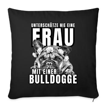 NEVER UNDERESTIMATE A WOMAN with Bulldog Dog DOG - Sofa pillowcase 17,3'' x 17,3'' (45 x 45 cm) - black - Front