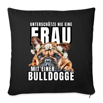 NEVER UNDERESTIMATE A WOMAN with Bulldog Dog DOG - Sofa pillowcase 17,3'' x 17,3'' (45 x 45 cm) - black - Front