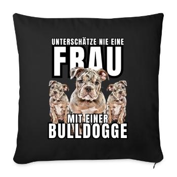 NEVER underestimate a woman with a bulldog dog dog - Sofa pillowcase 17,3'' x 17,3'' (45 x 45 cm) - black - Front