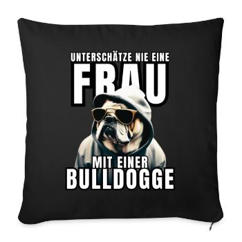 NEVER underestimate a woman with a bulldog dog dog - Sofa pillowcase 17,3'' x 17,3'' (45 x 45 cm) - black - Front