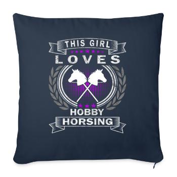 Cette fille adore Hobby Horsing - Hobby Horse - Housse de coussin décorative 45 x 45 cm - bleu marine - Devant