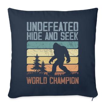 Undefeated Hide And Seek World Champion | Bigfoot - Housse de coussin décorative 45 x 45 cm - bleu marine - Devant