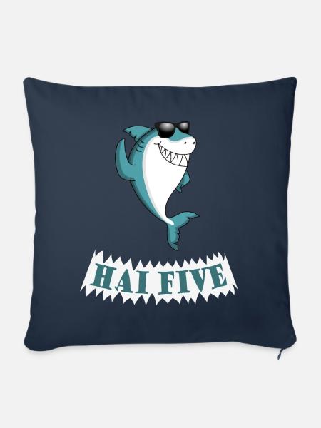 Haifisch High Five oder in dem Fall: HAI FIVE! - Sofakissenbezug 45 x 45 cm - Navy