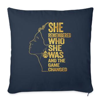 She Remembered Who She Was And The Game Changed - Sofa pillowcase 17,3'' x 17,3'' (45 x 45 cm) - navy - Front