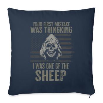 Votre première erreur a été de penser que j’étais un mouton - Housse de coussin décorative 45 x 45 cm - bleu marine - Devant