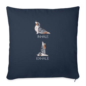 Chien de yoga inspirez expirez cadeau de technique de respiration - Housse de coussin décorative 45 x 45 cm - bleu marine - Devant