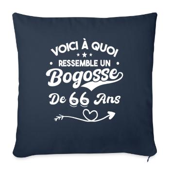 Bogosse 66 ans Cadeau Humour Anniversaire 66 ans - Housse de coussin décorative 45 x 45 cm - bleu marine - Devant