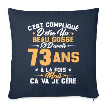 Cadeau d'anniversaire Beau gosse et d'avoir 73 ans - Housse de coussin décorative 45 x 45 cm - bleu marine - Devant