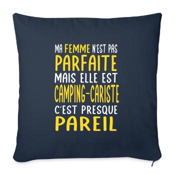 Ma femme pas parfaite mais est camping-cariste - Housse de coussin décorative 45 x 45 cm - bleu marine - Devant