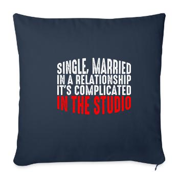 Célibataire, Marié, En Studio 6 - Housse de coussin décorative 45 x 45 cm - bleu marine - Devant