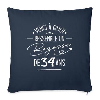 Bogosse 34 ans Cadeau Humour Anniversaire 34 ans - Housse de coussin décorative 45 x 45 cm - bleu marine - Devant