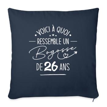 Bogosse 26 ans Cadeau Humour Anniversaire 26 ans - Housse de coussin décorative 45 x 45 cm - bleu marine - Devant