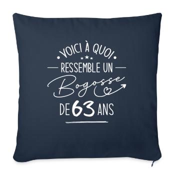 Bogosse 63 ans Cadeau Humour Anniversaire 63 ans - Housse de coussin décorative 45 x 45 cm - bleu marine - Devant