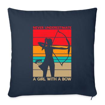 Ne sous-estimez jamais une fille avec un arc de tir à l’arc - Housse de coussin décorative 45 x 45 cm - bleu marine - Devant