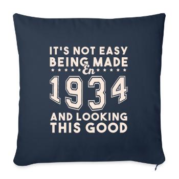 Fabriqué en 1934 et ayant l’air aussi bien - Housse de coussin décorative 45 x 45 cm - bleu marine - Devant