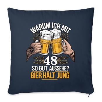 Pourquoi est-ce que j’ai l’air si bien à 48 ans ? La bière vous garde jeune - Housse de coussin décorative 45 x 45 cm - bleu marine - Devant