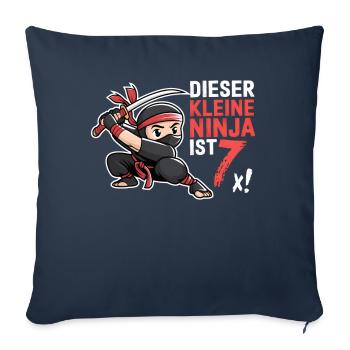 Ce petit Ninja a 7 ans Birthday Shirt - Housse de coussin décorative 45 x 45 cm - bleu marine - Devant
