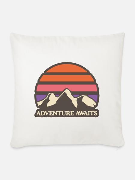 Berge im Retro-Sonnenuntergang - Sofakissenbezug 45 x 45 cm - Naturweiß 