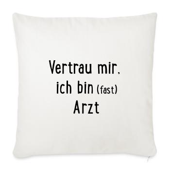 Vertrau mir, ich bin fast Arzt - Sofakissenbezug 45 x 45 cm - Naturweiß  - Vorne