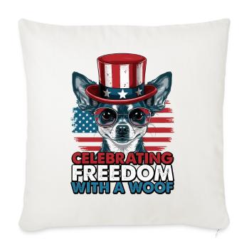 Chihuahua célèbre la liberté avec un woof - Housse de coussin décorative 45 x 45 cm - blanc nature - Devant